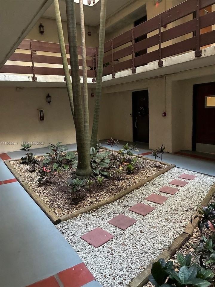 9040 Sw 125th Ave #D101 - Photo 4 of 49