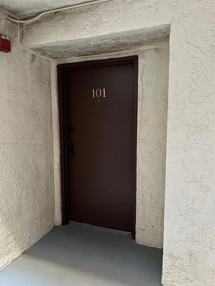 9040 Sw 125th Ave #D101 - Photo 6 of 49