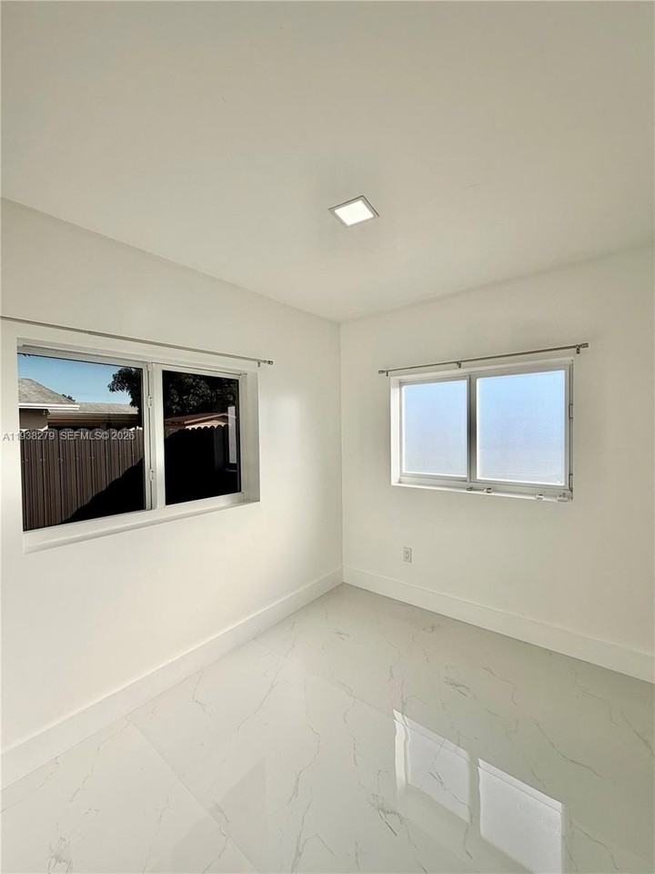 5051 Sw 128th Ct #2 - Photo 6 of 11