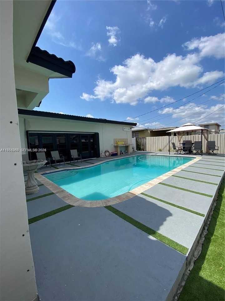 8531 Sw 16th Ter #0 - Photo 2 of 7