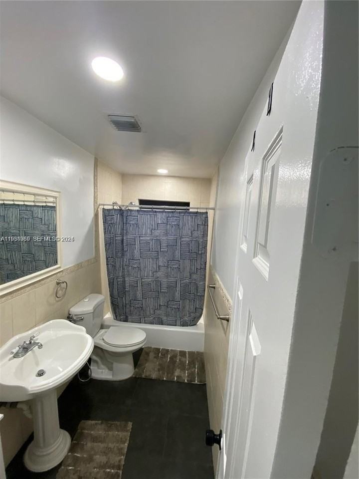 8531 Sw 16th Ter #0 - Photo 6 of 7