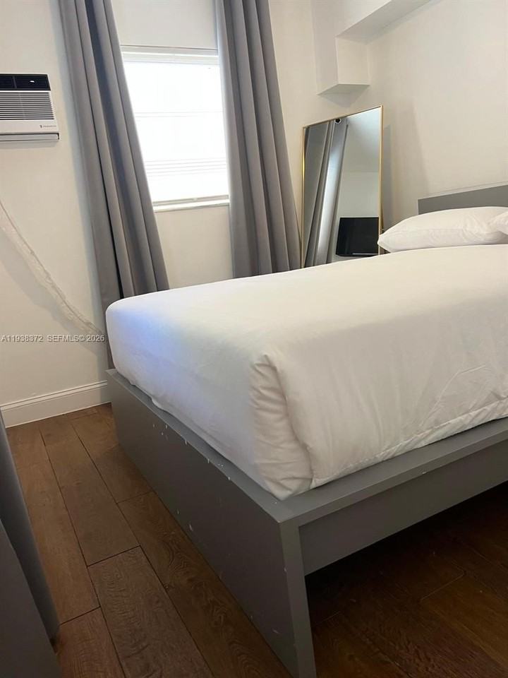 740 Michigan Ave #5 - Photo 3 of 4