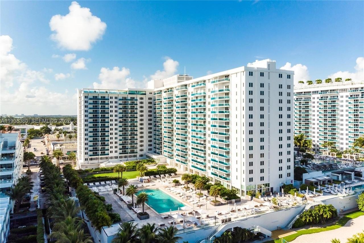 2301 Collins Ave #1425 - Photo 2 of 18