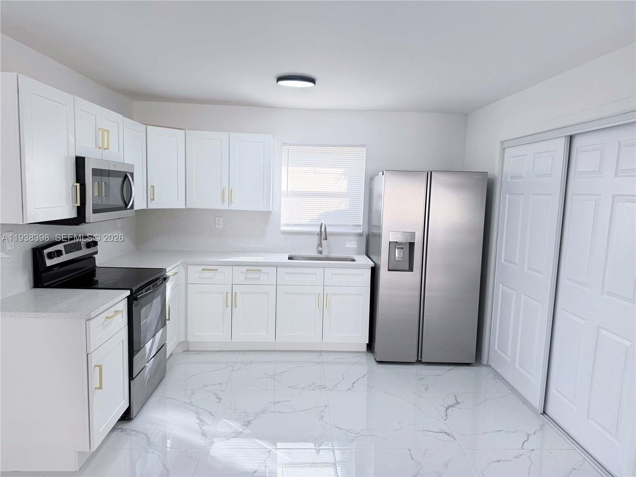 133 Se 2nd Ave #2 - Photo 2 of 10