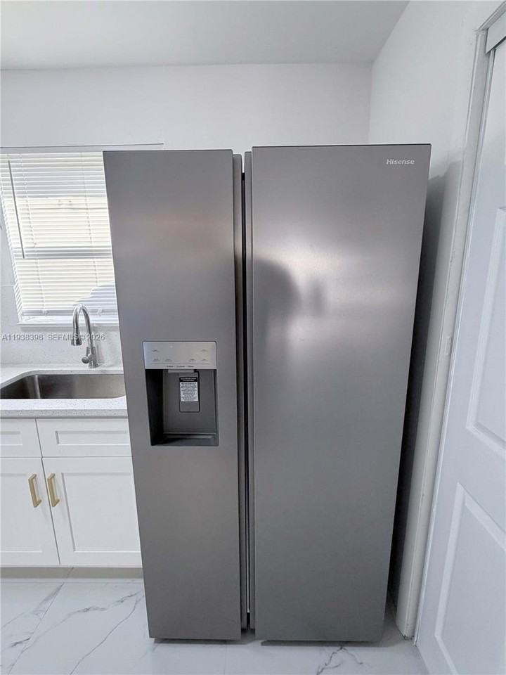 133 Se 2nd Ave #2 - Photo 4 of 10