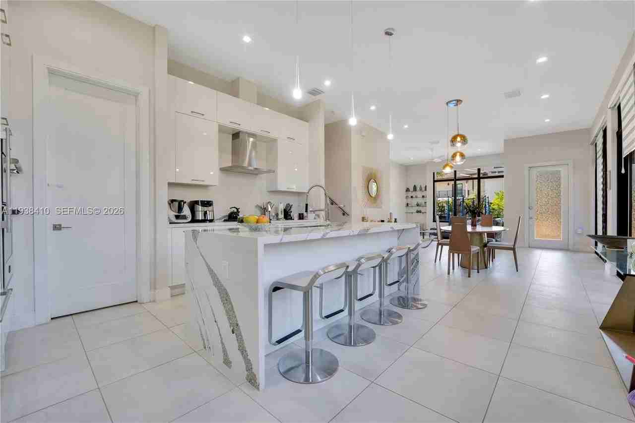 8279 Nw 43rd St - Photo 6 of 50