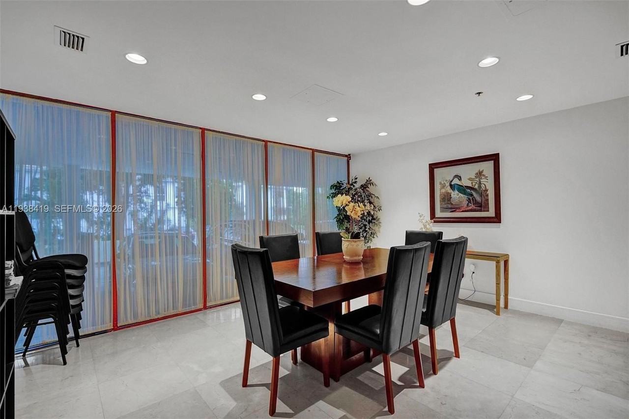 9300 Bay Harbor Ter #4B - Photo 2 of 28