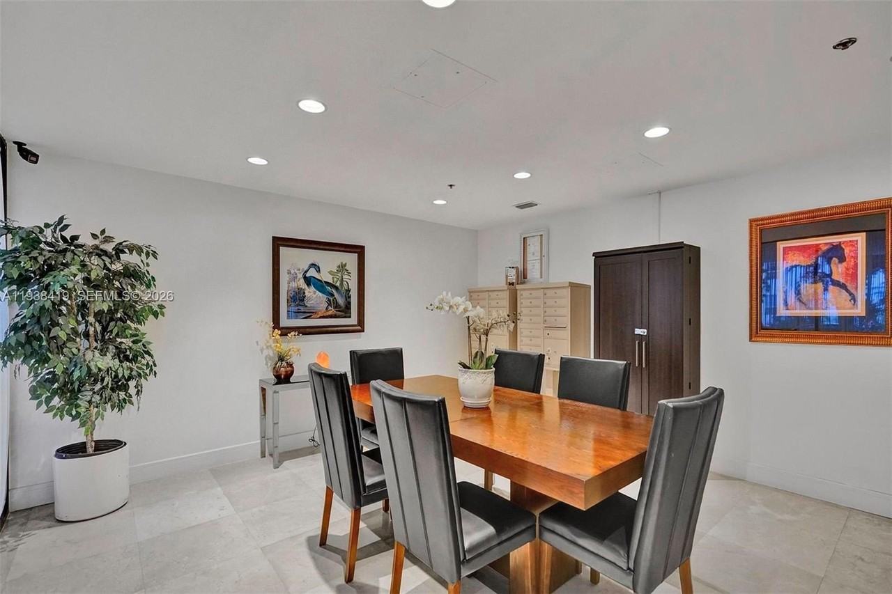 9300 Bay Harbor Ter #4B - Photo 3 of 28