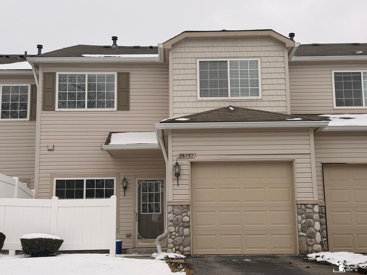 26757 Kirkway Cir - Photo 2 of 20