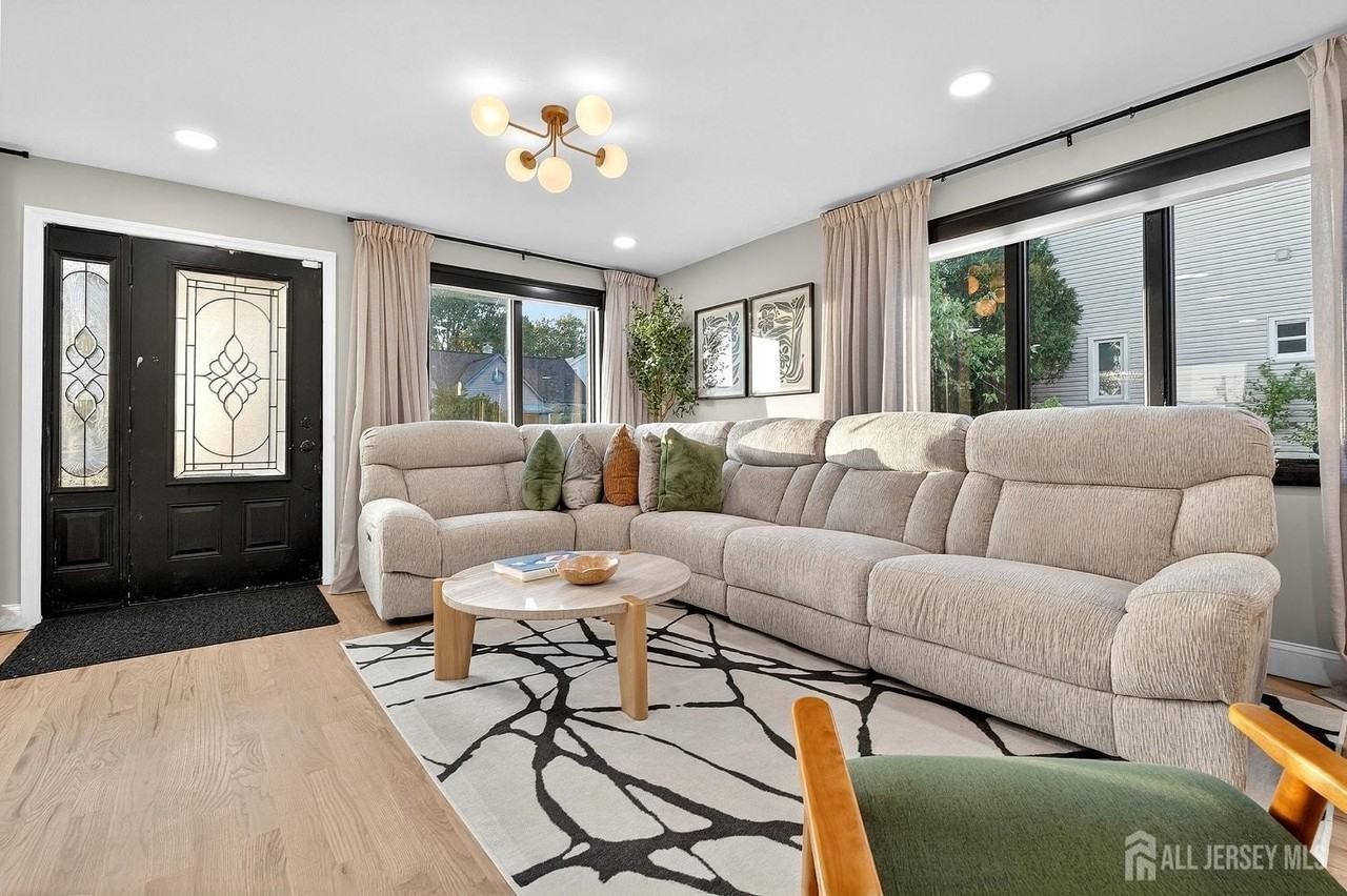 162 Brower Ave - Photo 2 of 48