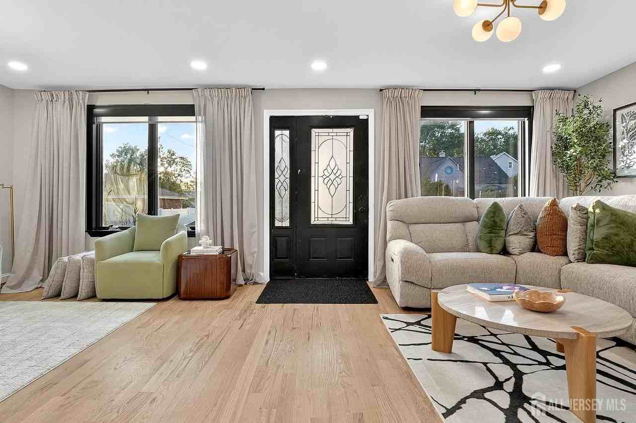 162 Brower Ave - Photo 4 of 48