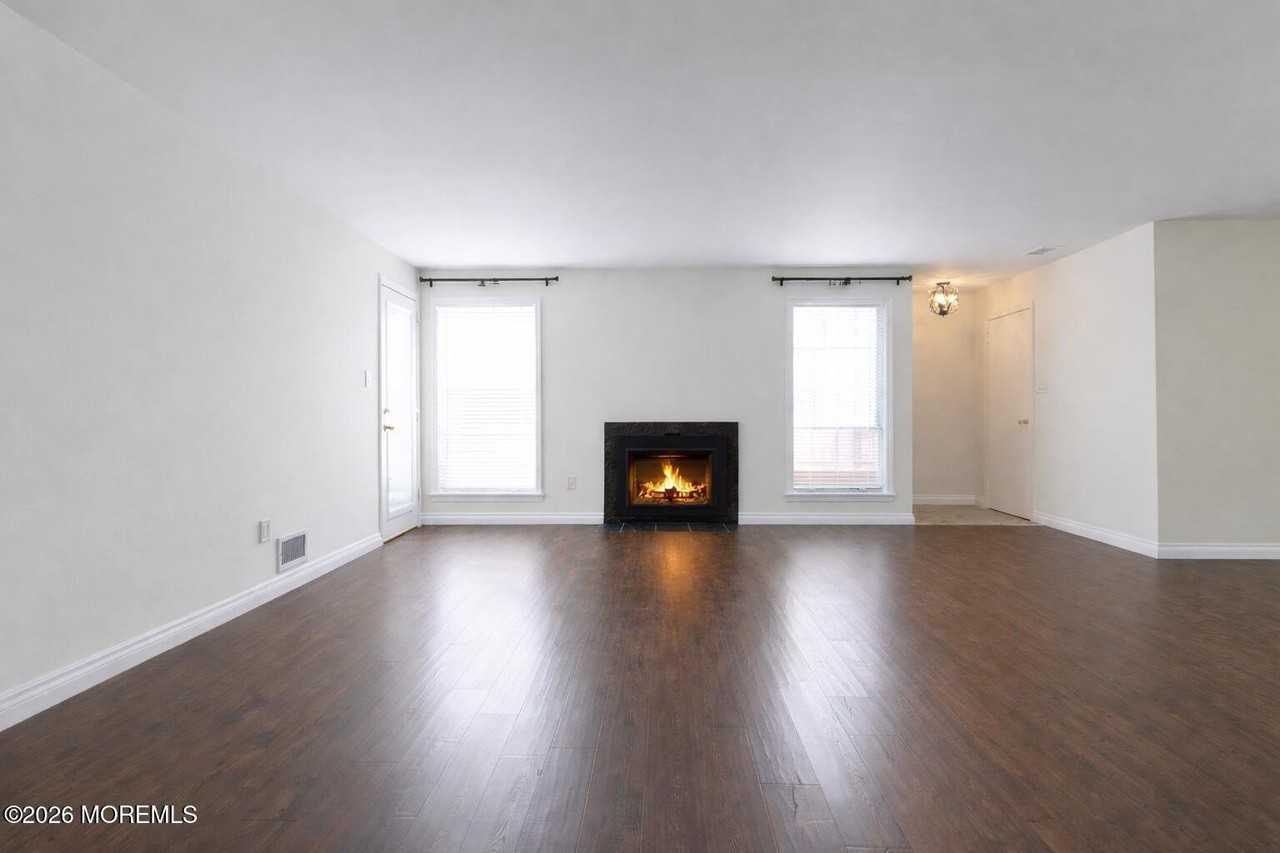 455 Hawthorne Pl - Photo 5 of 24