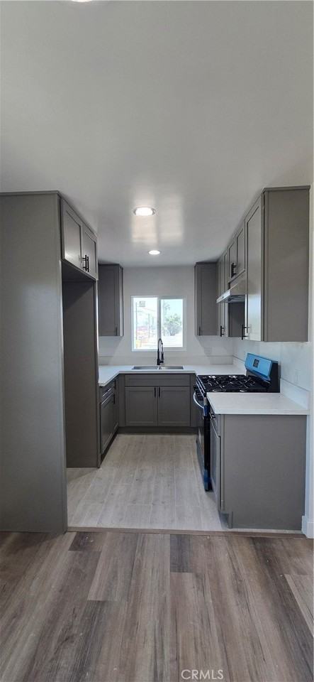 833 E 92nd St - Photo 5 of 18