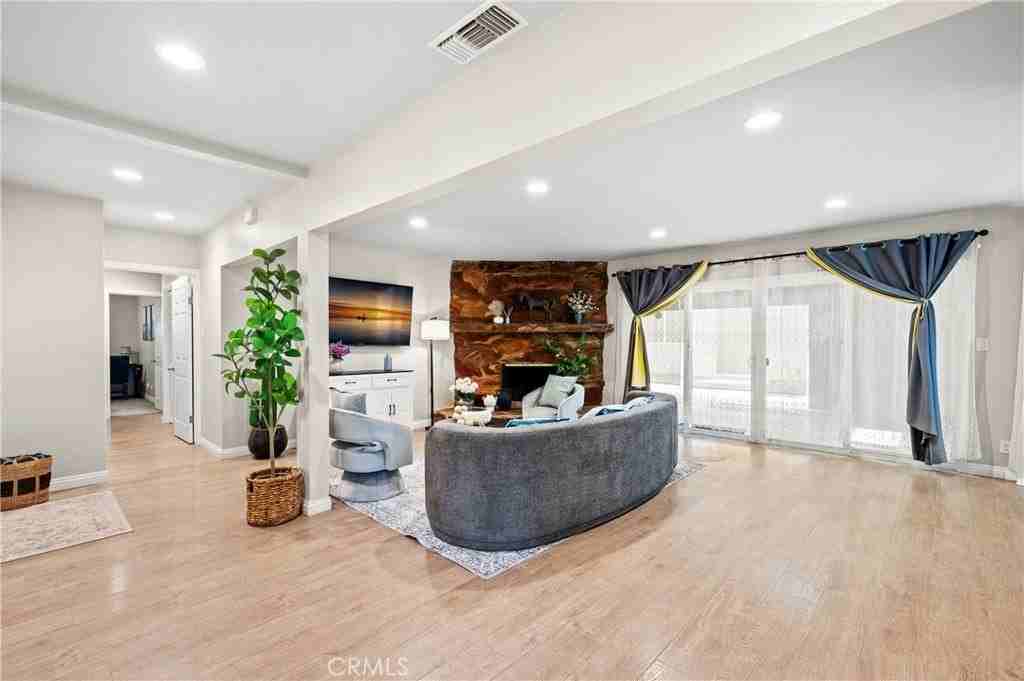 1445 9th Ave - Photo 4 of 30