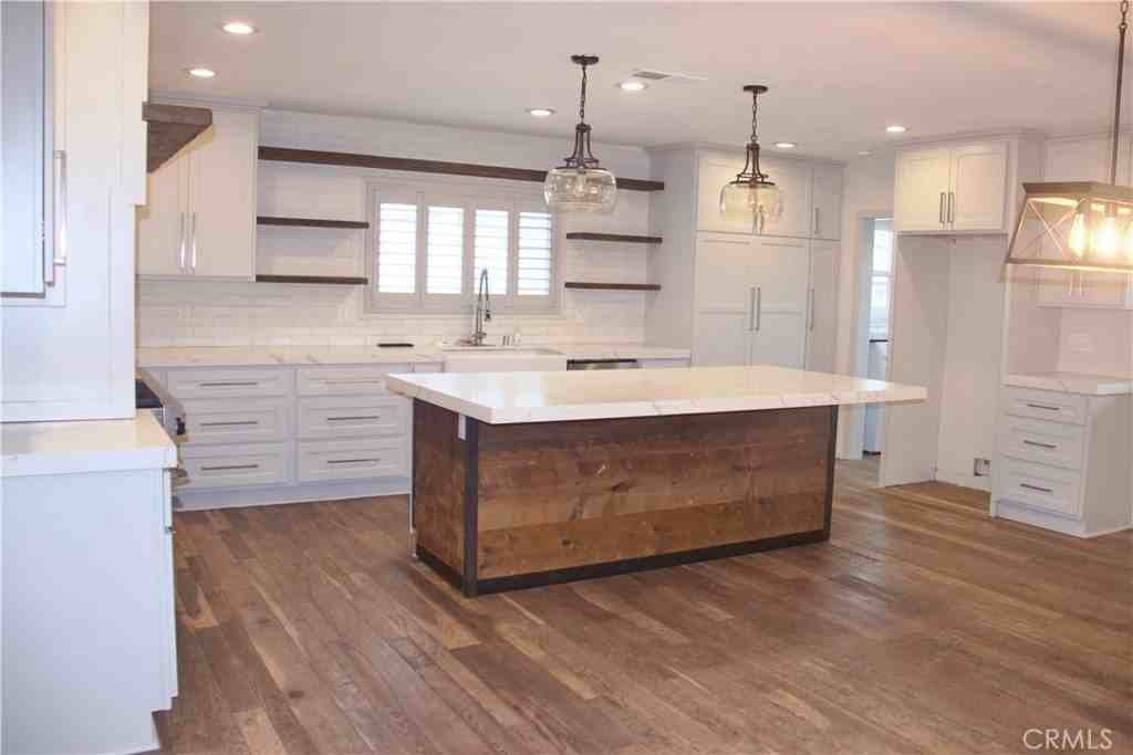 9621 Central Ave - Photo 6 of 32