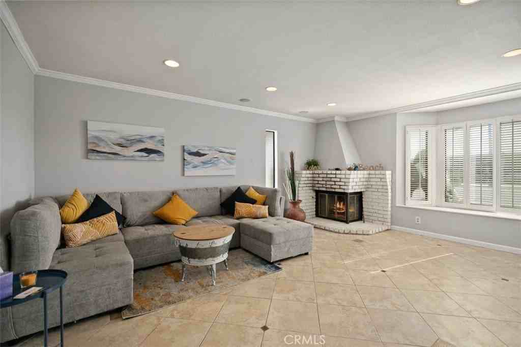 201 Adams Ave - Photo 7 of 28