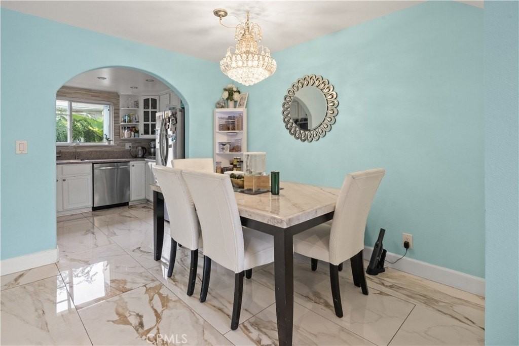 28023 Ridgebrook Ct - Photo 4 of 18