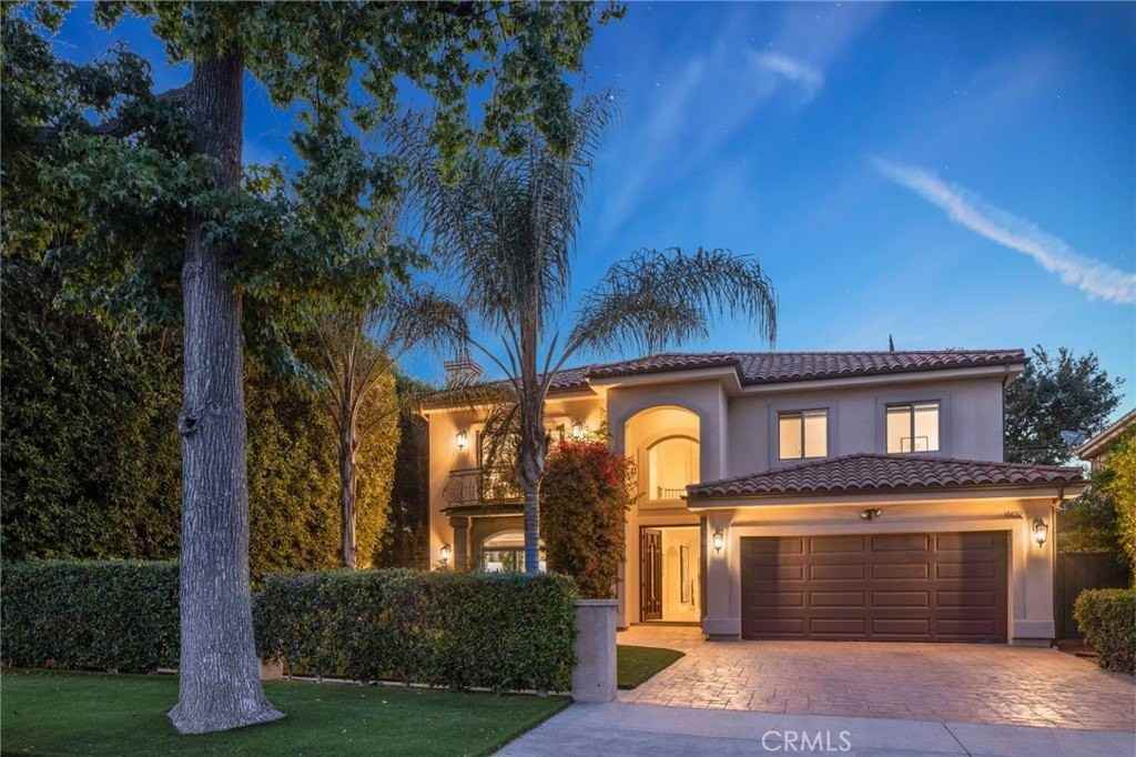 16659 Addison St - Photo 4 of 48