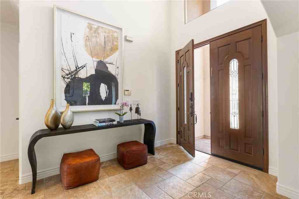 16659 Addison St - Photo 6 of 48