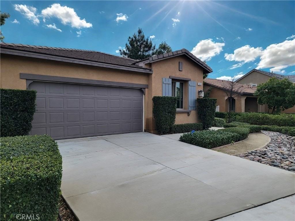 1483 White Dwarf Dr - Photo 2 of 25