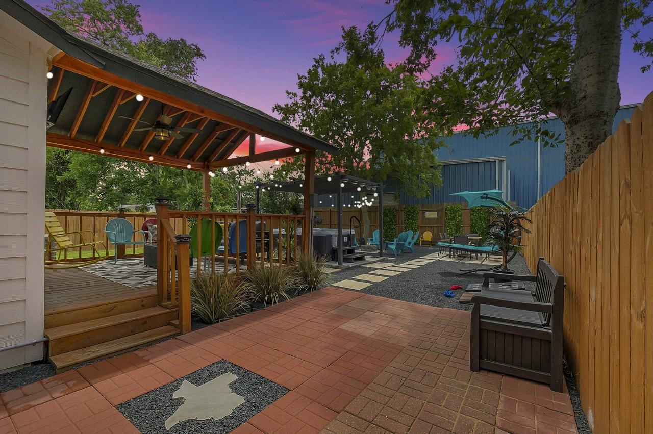 Fairbanks St - Photo 2 of 11