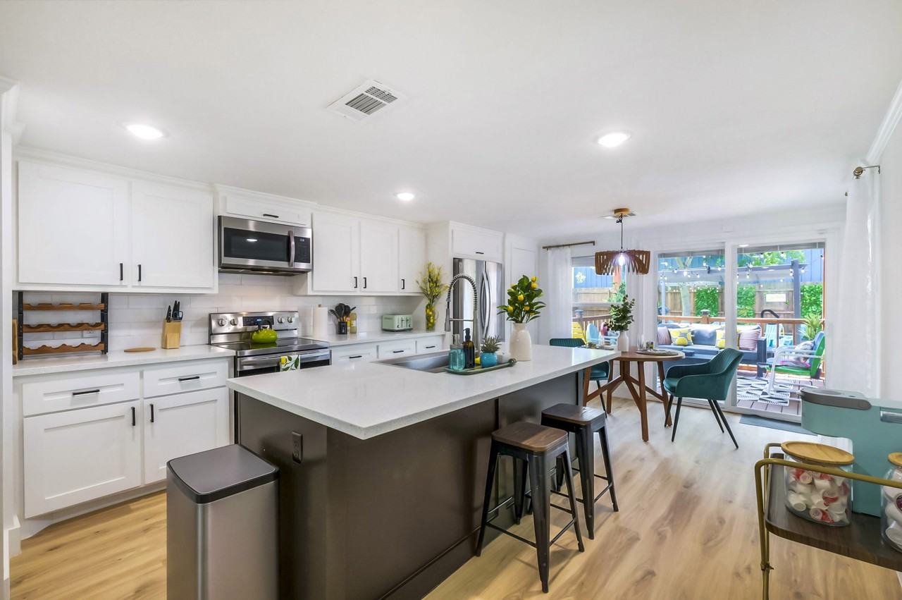 Fairbanks St - Photo 3 of 11