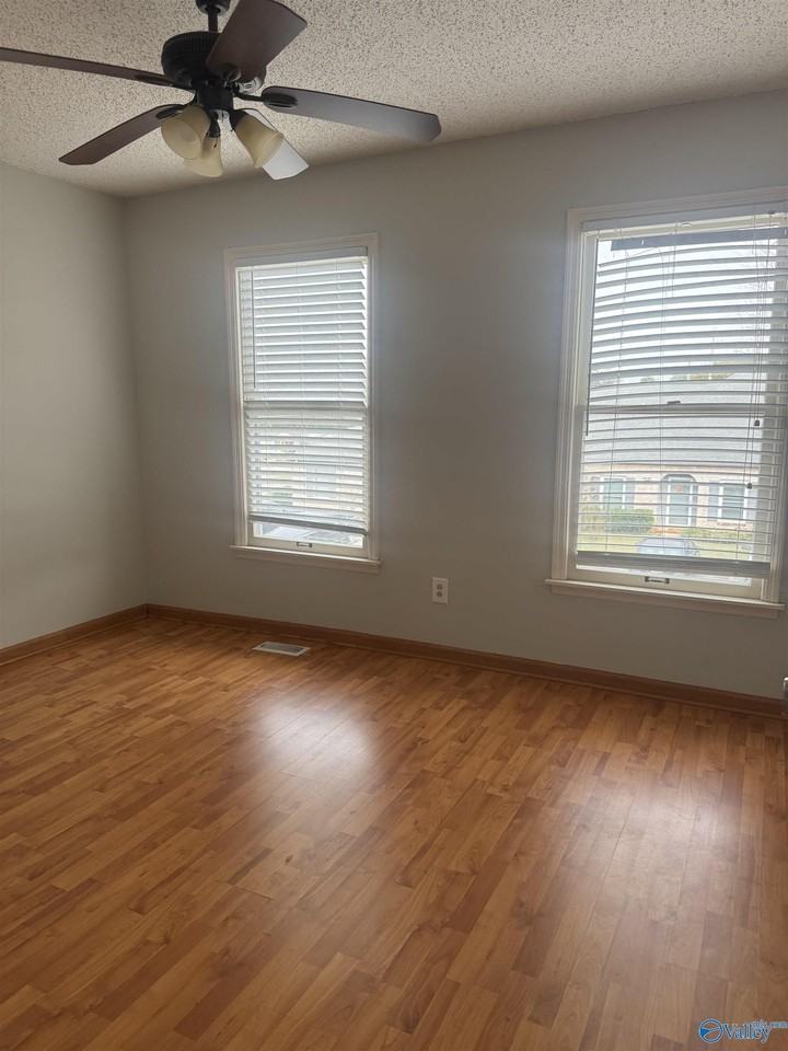 210 Marinawoods Dr Se #E - Photo 4 of 15