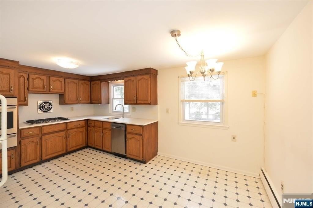 26 Bank St - Photo 2 of 13