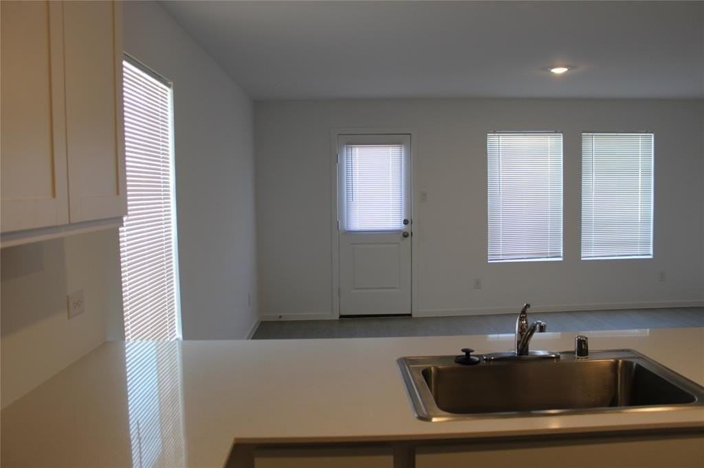 4048 Arklow St - Photo 4 of 13