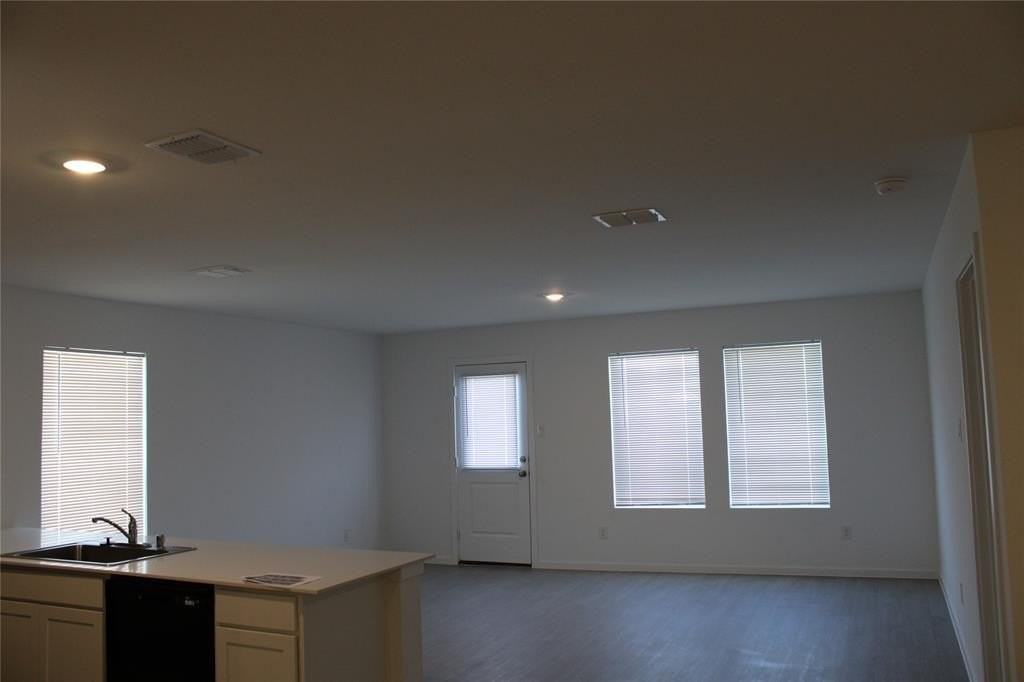 4048 Arklow St - Photo 5 of 13