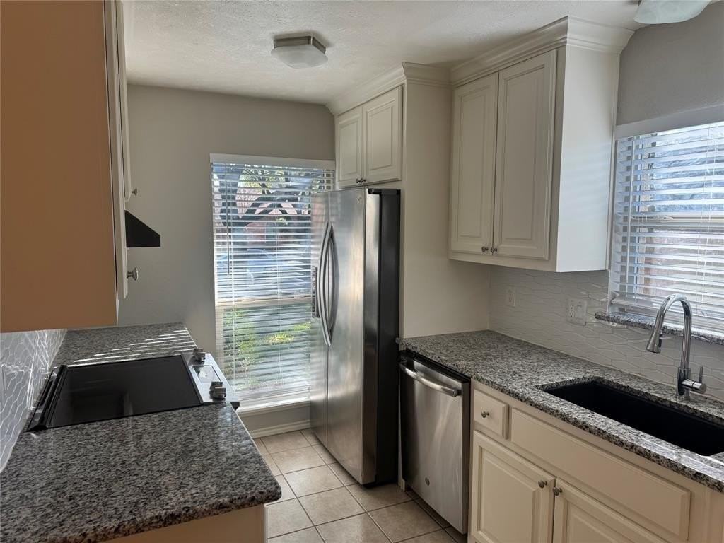 937 Whitehall Dr - Photo 2 of 13