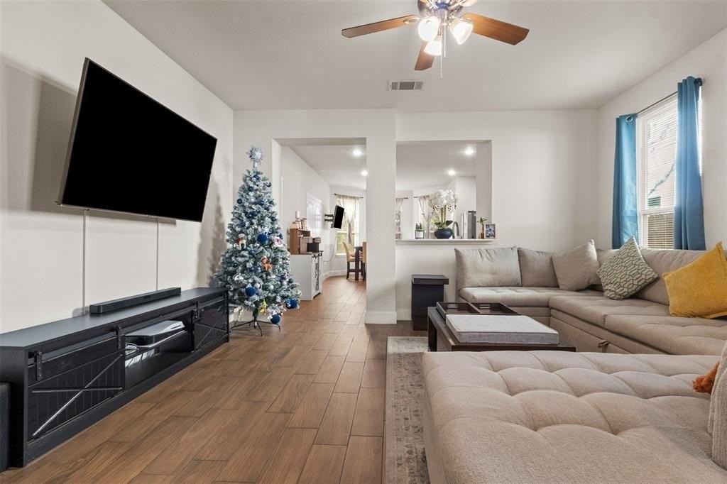 2303 Starks Ave - Photo 2 of 18