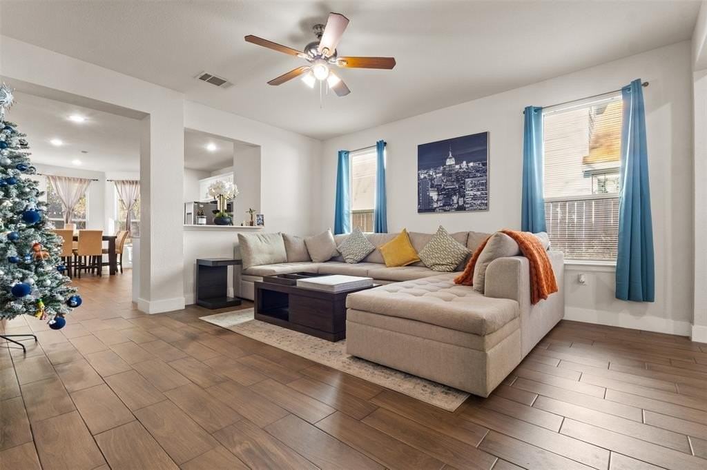 2303 Starks Ave - Photo 6 of 18