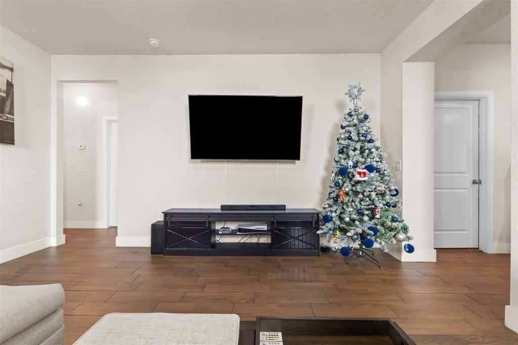 2303 Starks Ave - Photo 7 of 18