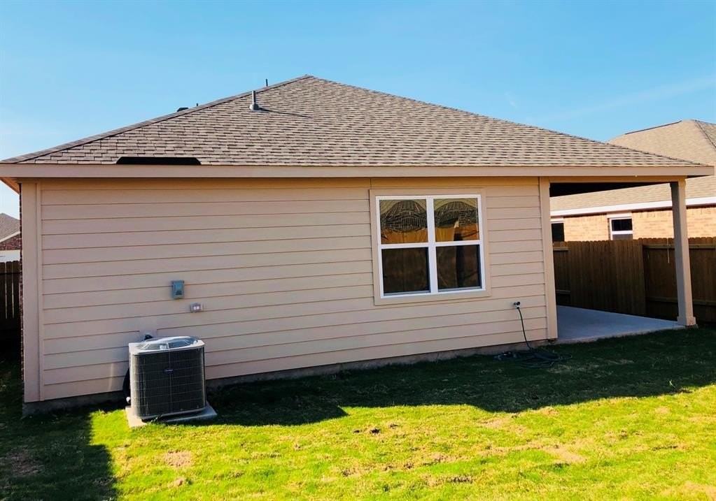 140 Curt St - Photo 4 of 25