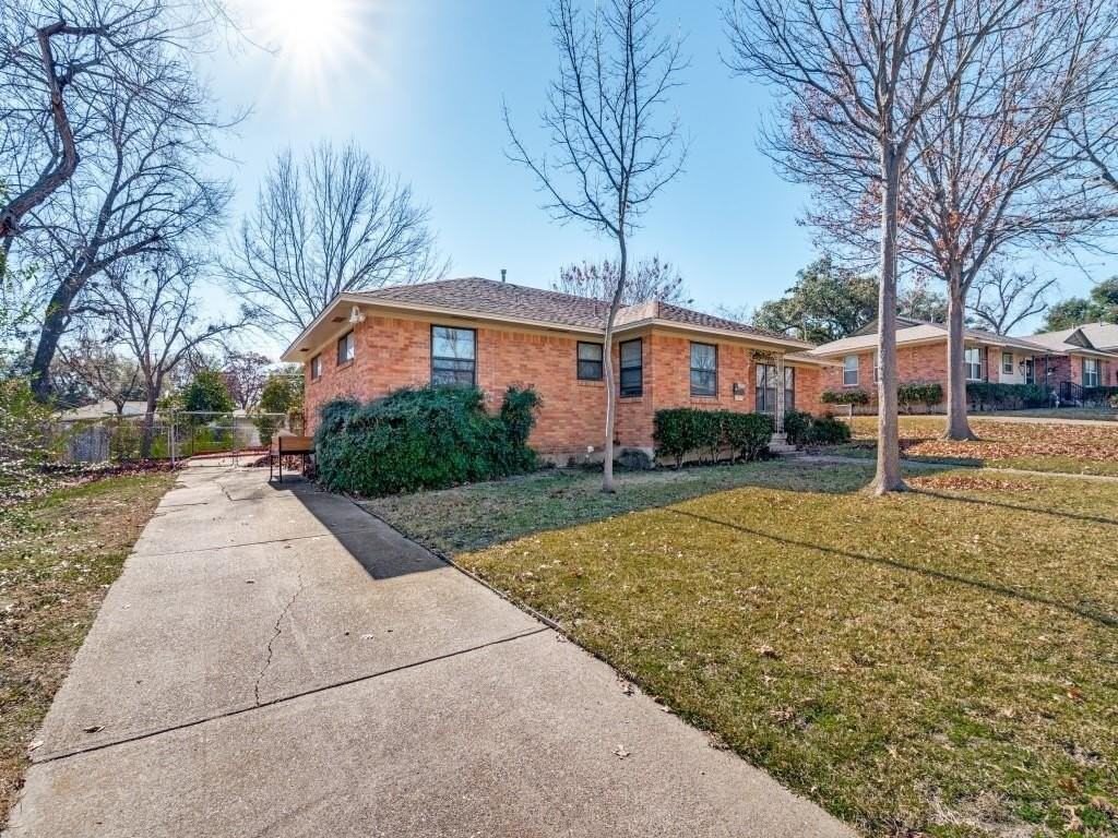 722 Hawthorne Dr - Photo 4 of 36