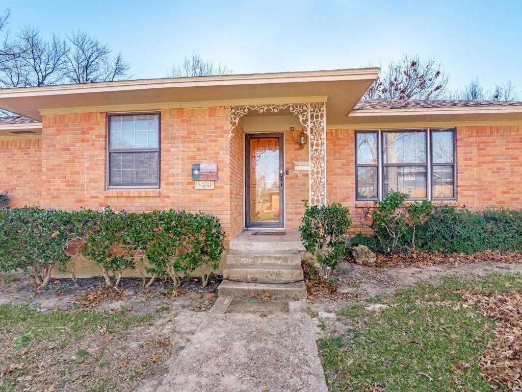 722 Hawthorne Dr - Photo 5 of 36