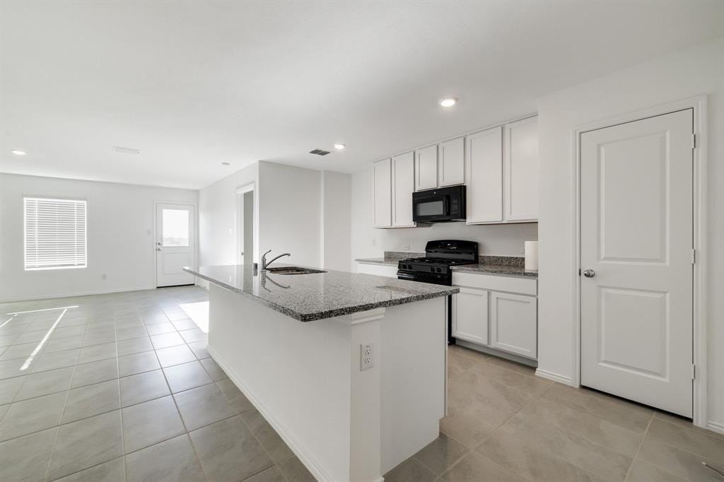 2809 Ozark Cir - Photo 4 of 28