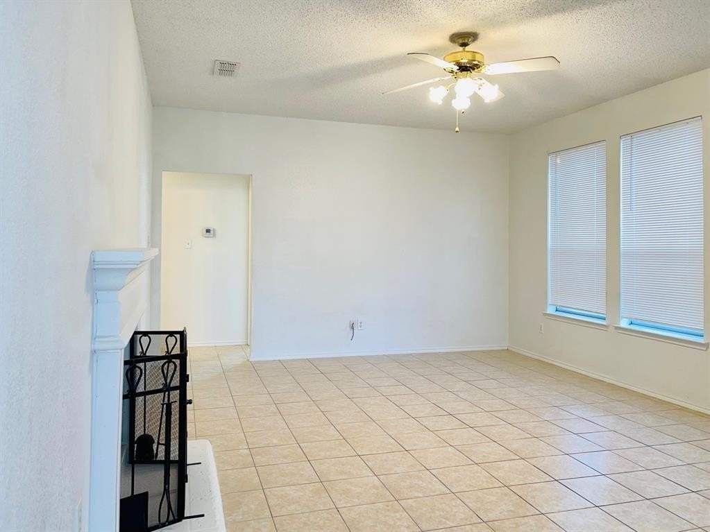 4337 Park Creek Cir N - Photo 3 of 17