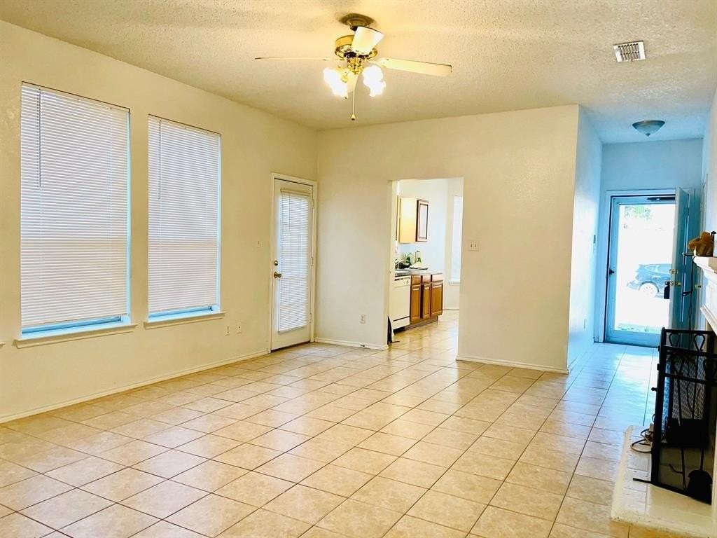 4337 Park Creek Cir N - Photo 5 of 17