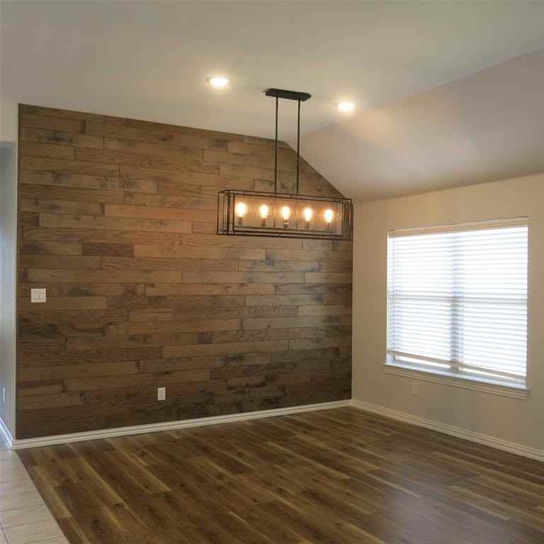 2811 Willow Ln - Photo 3 of 29