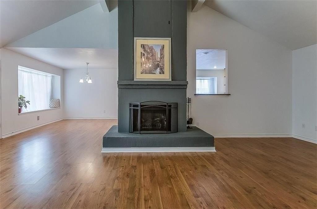 2116 Bentley Dr - Photo 3 of 22