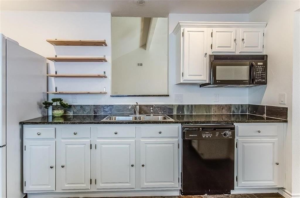 2116 Bentley Dr - Photo 6 of 22