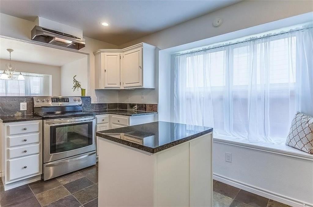 2116 Bentley Dr - Photo 7 of 22