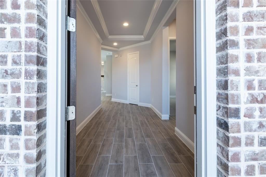 801 Newberry Ln - Photo 6 of 40