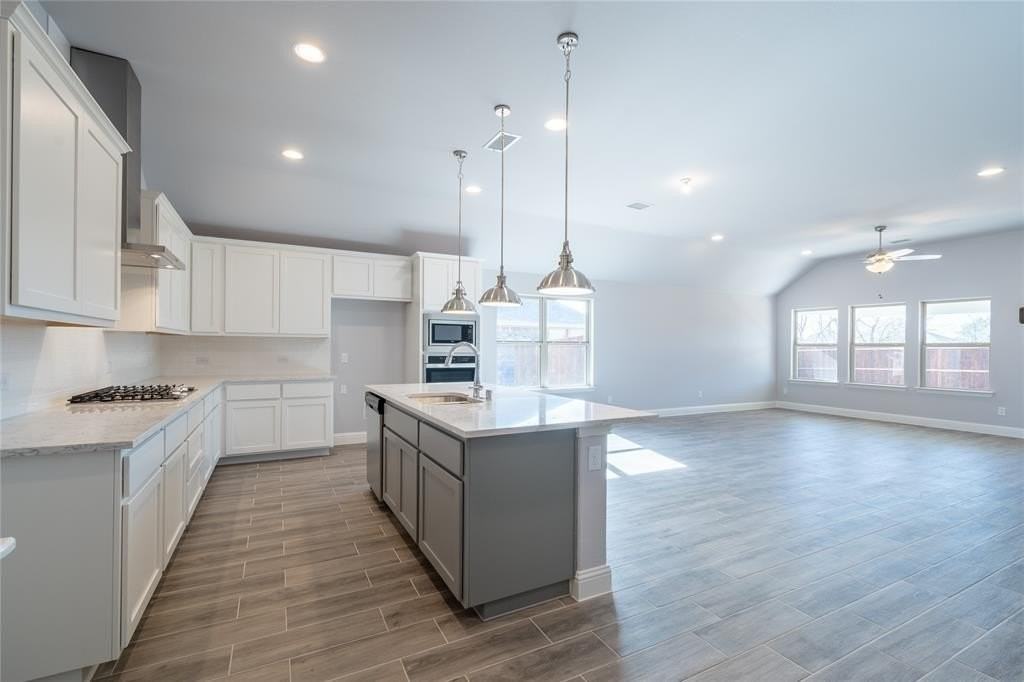 801 Newberry Ln - Photo 7 of 40