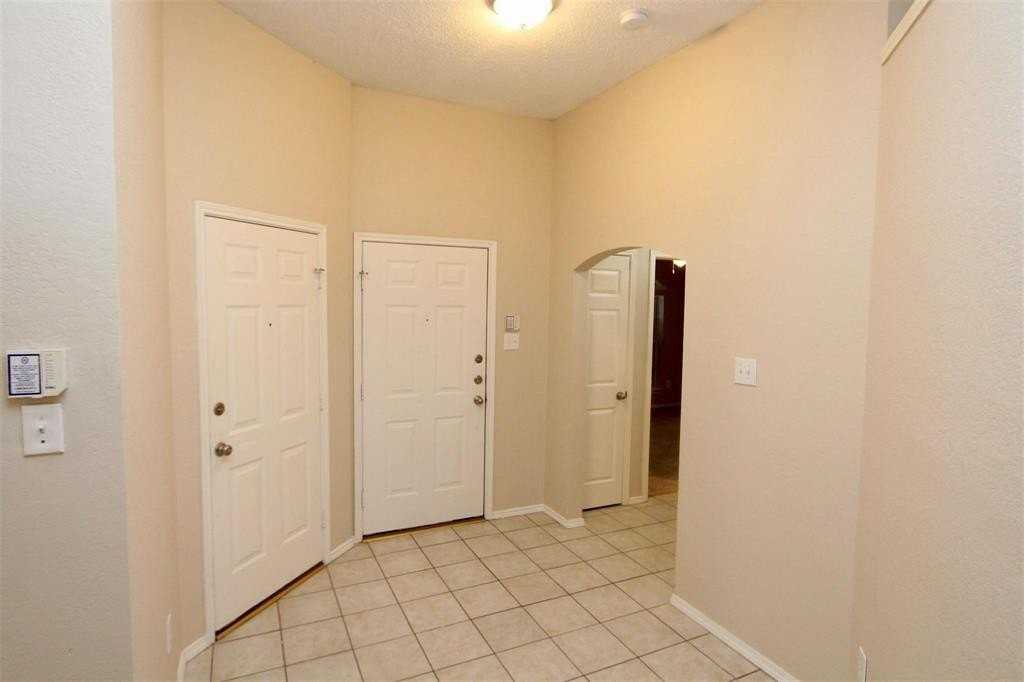 4713 Barnhill Ln - Photo 3 of 19