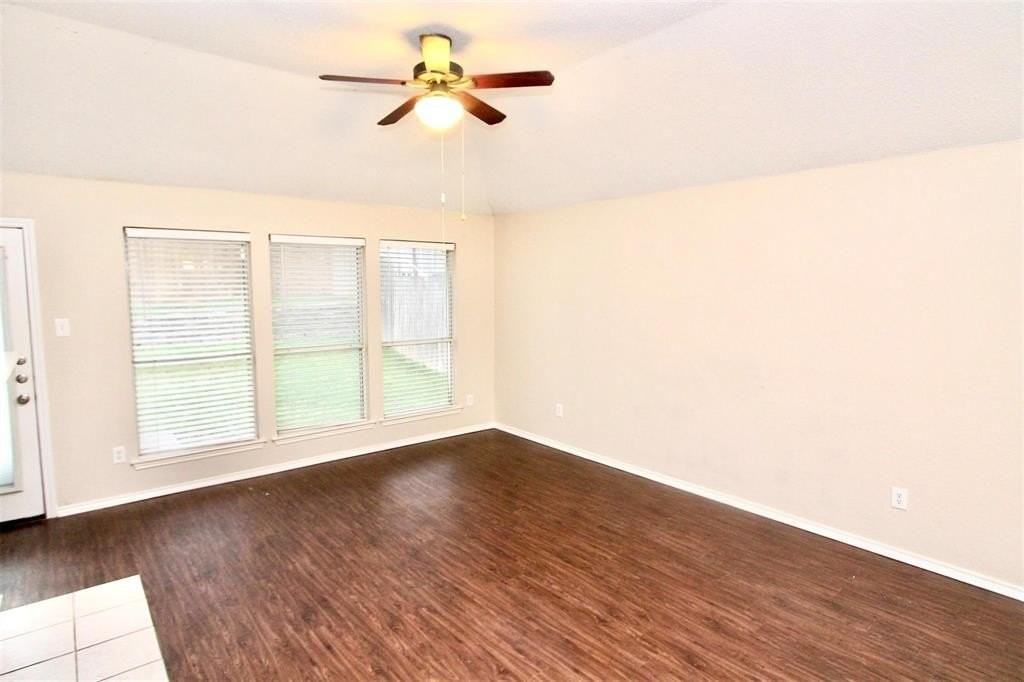 4713 Barnhill Ln - Photo 5 of 19