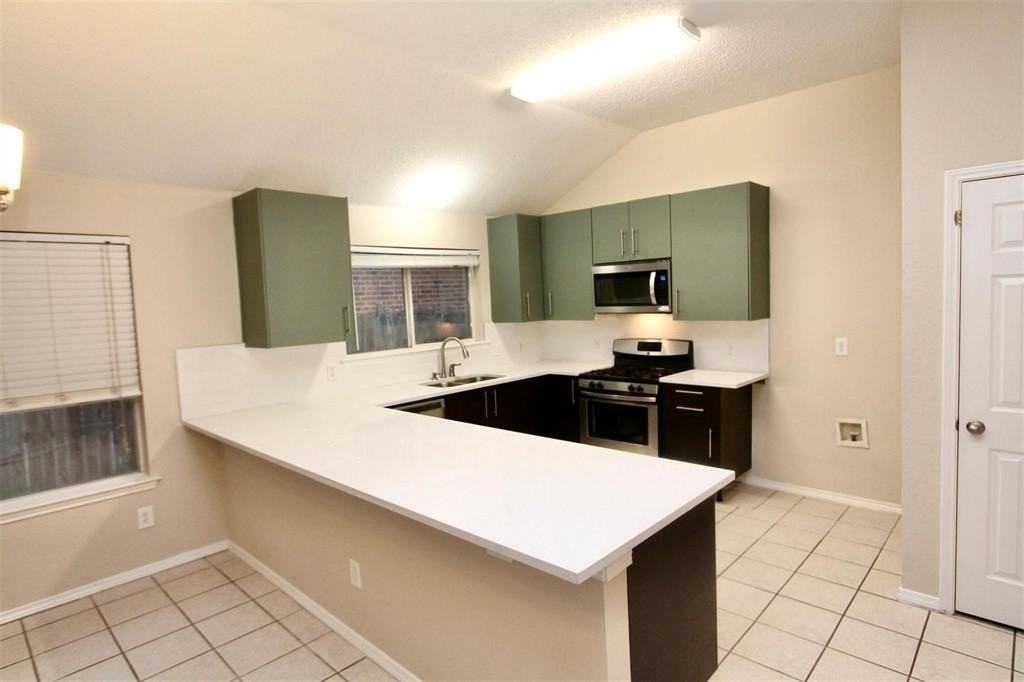 4713 Barnhill Ln - Photo 6 of 19