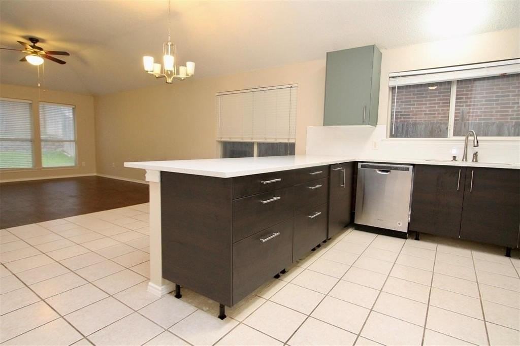 4713 Barnhill Ln - Photo 7 of 19